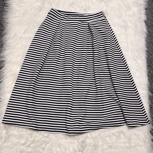 Snap Dresses & Skirts - 3/20 Snap Black and white striped midi skirt